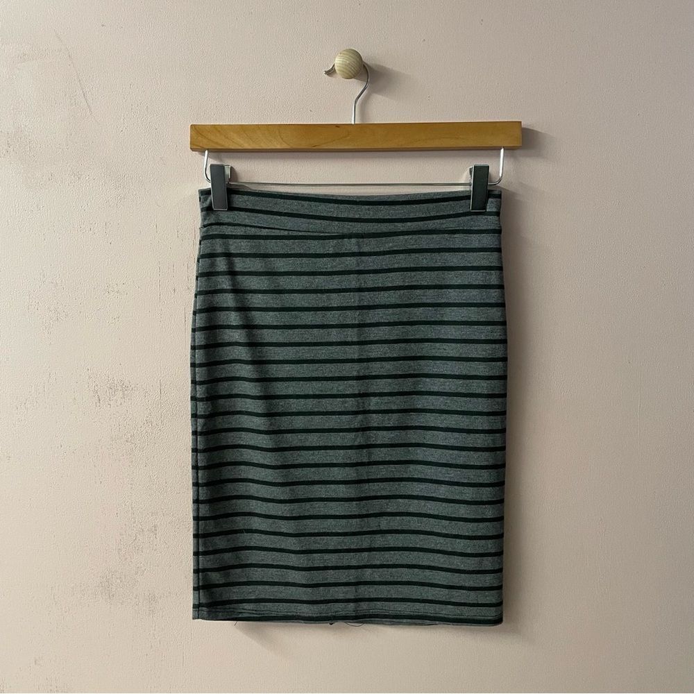 Charlotte Russe Dark Gray Striped Knee Length Skirt EUC Size M